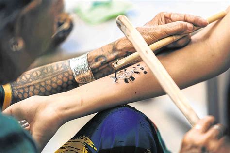 apo wang od tattoos|The last Kalinga tattoo artist, Whang Od .